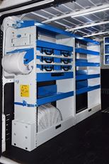 02_Racking with cabinets and accessories in a Fiat Ducato operated by refrigeration technicians
